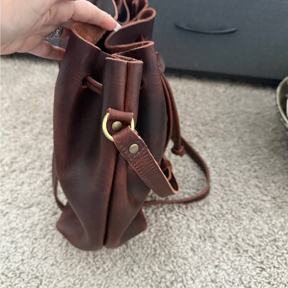 Portland leather Elegant Brown Leather Bucket Bag - Picture 9 of 13